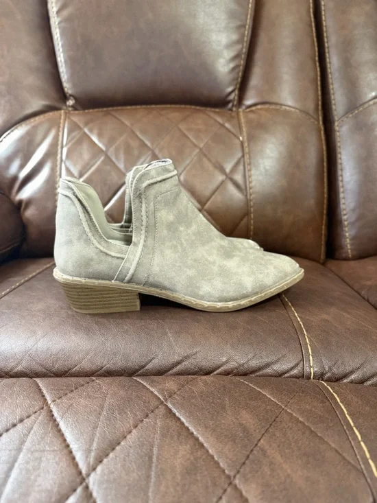 Sugar Western Taupe Studded Trim Low Heel Ankle Booties - Picture 4 of 10